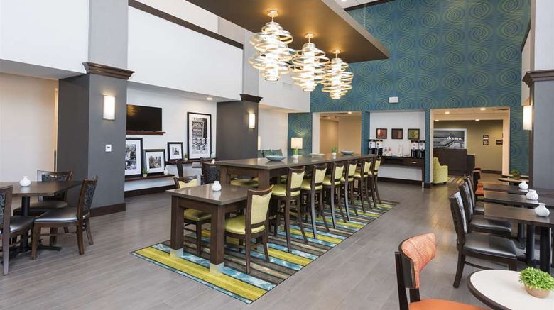 <b>Hampton Inn Westfield Lobby</b>. Images powered by <a href="https://iceportal.shijigroup.com/" title="IcePortal" target="_blank">IcePortal</a>.