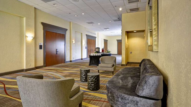 <b>Doubletree by Hilton Phoenix North Lobby</b>. Images powered by <a href="https://iceportal.shijigroup.com/" title="IcePortal" target="_blank">IcePortal</a>.