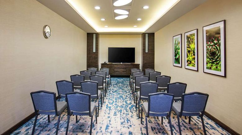 <b>Hilton Garden Inn Ras Al Khaimah Meeting</b>. Images powered by <a href="https://iceportal.shijigroup.com/" title="IcePortal" target="_blank">IcePortal</a>.