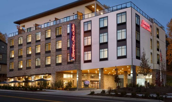 Hampton Inn & Suites Seattle/Renton Exterior