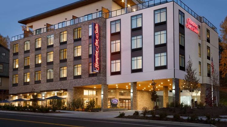 Hampton Inn & Suites Seattle/Renton Exterior