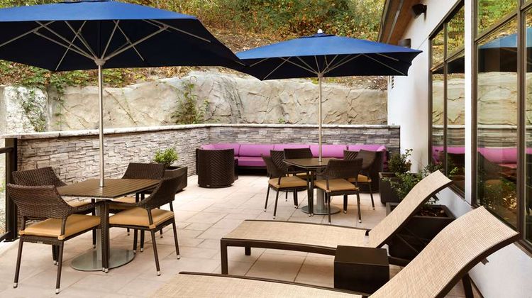 Hampton Inn & Suites Seattle/Renton Exterior