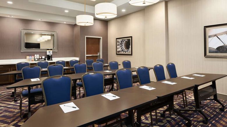 <b>Hampton Inn & Suites Seattle/Renton Meeting</b>. Images powered by <a href="https://iceportal.shijigroup.com/" title="IcePortal" target="_blank">IcePortal</a>.