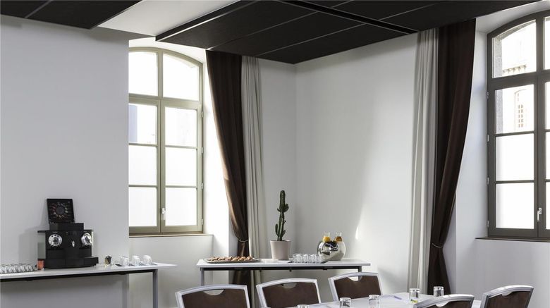 <b>Novotel Saint Brieuc Centre Gare Meeting</b>. Images powered by <a href="https://iceportal.shijigroup.com/" title="IcePortal" target="_blank">IcePortal</a>.