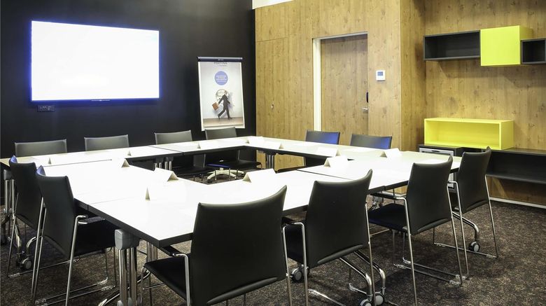 <b>Novotel Saint Brieuc Centre Gare Meeting</b>. Images powered by <a href="https://iceportal.shijigroup.com/" title="IcePortal" target="_blank">IcePortal</a>.