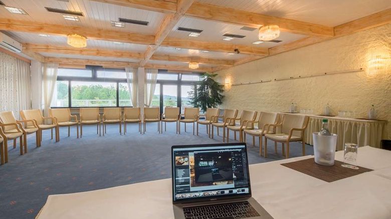 <b>Sure Hotel Rhoen Garden Meeting</b>. Images powered by <a href="https://iceportal.shijigroup.com/" title="IcePortal" target="_blank">IcePortal</a>.