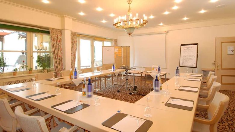 <b>Sure Hotel Rhoen Garden Meeting</b>. Images powered by <a href="https://iceportal.shijigroup.com/" title="IcePortal" target="_blank">IcePortal</a>.