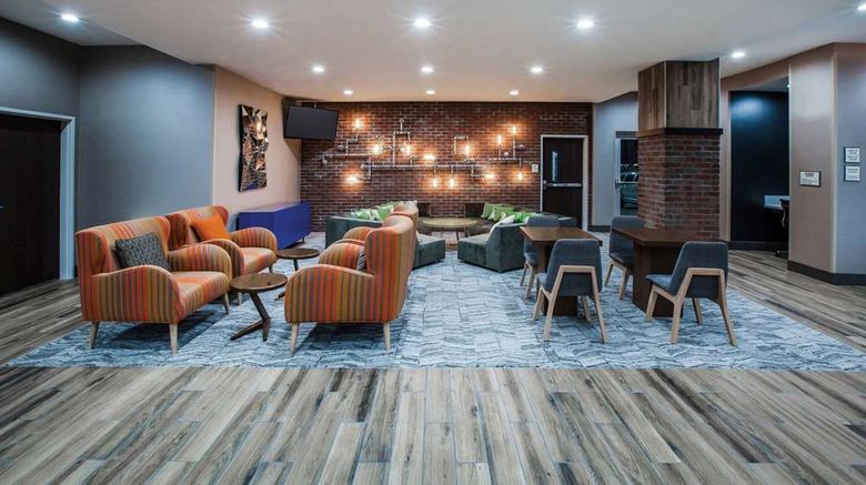<b>La Quinta Inn & Suites Owasso Lobby</b>. Images powered by <a href="https://iceportal.shijigroup.com/" title="IcePortal" target="_blank">IcePortal</a>.