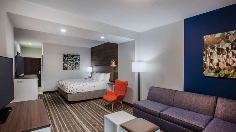 <b>La Quinta Inn & Suites Owasso Suite</b>. Images powered by <a href="https://iceportal.shijigroup.com/" title="IcePortal" target="_blank">IcePortal</a>.
