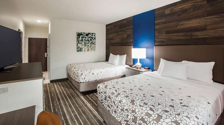 <b>La Quinta Inn & Suites Owasso Room</b>. Images powered by <a href="https://iceportal.shijigroup.com/" title="IcePortal" target="_blank">IcePortal</a>.