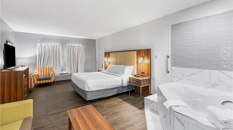 <b>SureStay Hotel Helen Downtown Room</b>. Images powered by <a href="https://iceportal.shijigroup.com/" title="IcePortal" target="_blank">IcePortal</a>.