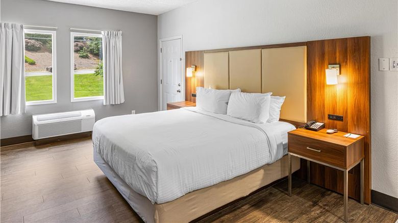 <b>SureStay Hotel Helen Downtown Room</b>. Images powered by <a href="https://iceportal.shijigroup.com/" title="IcePortal" target="_blank">IcePortal</a>.