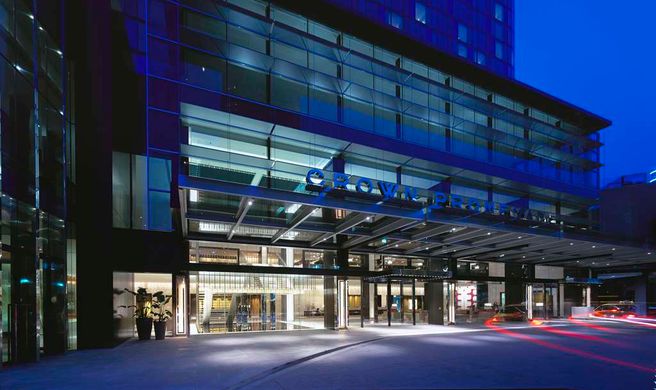 Crown Promenade Hotel Exterior