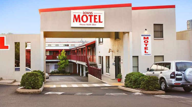 Downs Motel Exterior