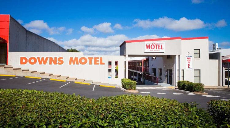 Downs Motel Exterior