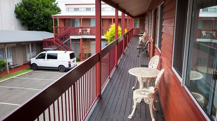Downs Motel Exterior