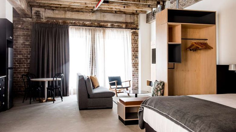 <b>Veriu Broadway Suite</b>. Images powered by <a href="https://iceportal.shijigroup.com/" title="IcePortal" target="_blank">IcePortal</a>.