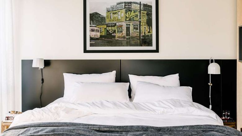 <b>Veriu Broadway Suite</b>. Images powered by <a href="https://iceportal.shijigroup.com/" title="IcePortal" target="_blank">IcePortal</a>.