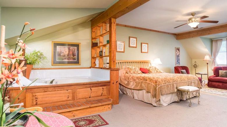 <b>Highland Lake Inn & Resort Suite</b>. Images powered by <a href="https://iceportal.shijigroup.com/" title="IcePortal" target="_blank">IcePortal</a>.
