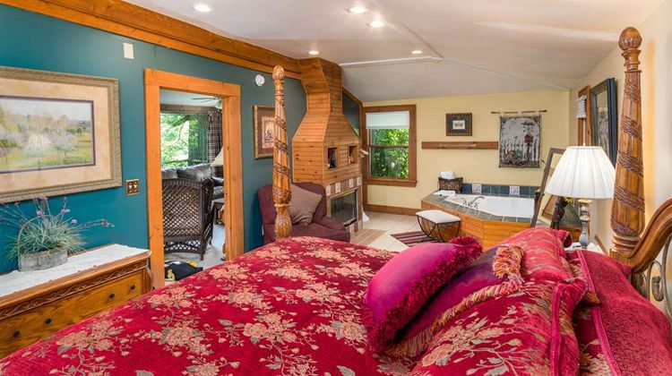 Highland Lake Inn & Resort Suite