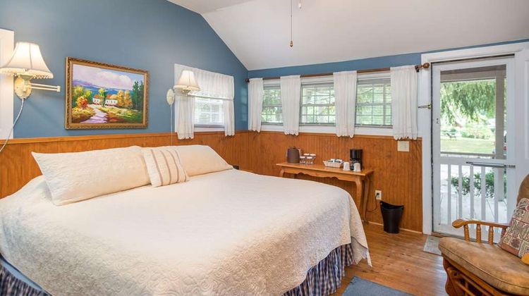 Highland Lake Inn & Resort Suite