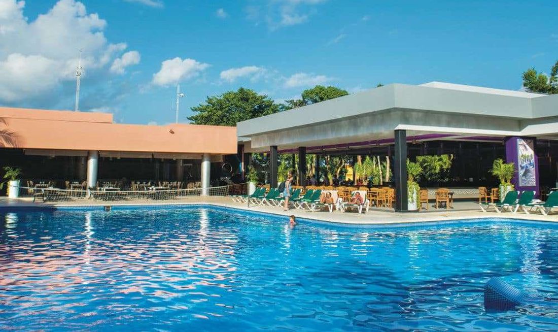 Hotel Riu Lupita Pool