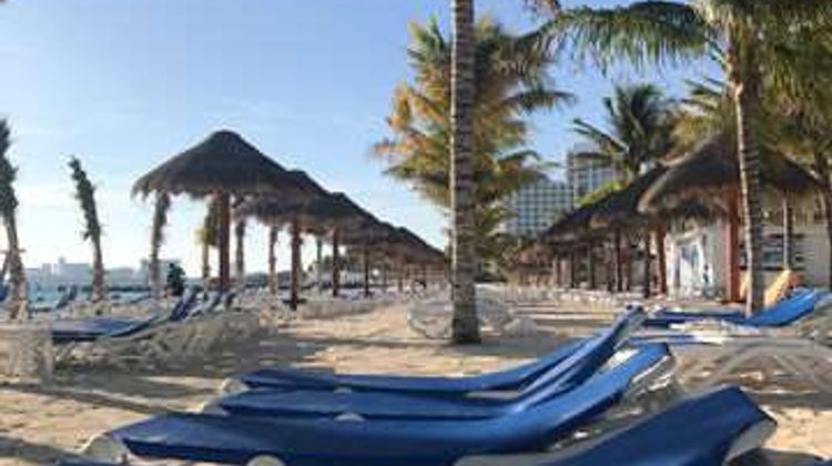 Hotel Riu Caribe Beach