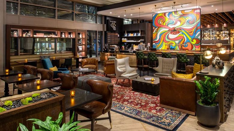 <b>The Duniway Portland, A Hilton Hotel Lobby</b>. Images powered by <a href="https://iceportal.shijigroup.com/" title="IcePortal" target="_blank">IcePortal</a>.