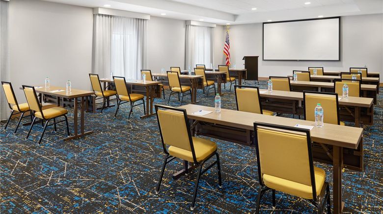 <b>Hampton Inn & Suites Syracuse North Arpt Meeting</b>. Images powered by <a href="https://iceportal.shijigroup.com/" title="IcePortal" target="_blank">IcePortal</a>.