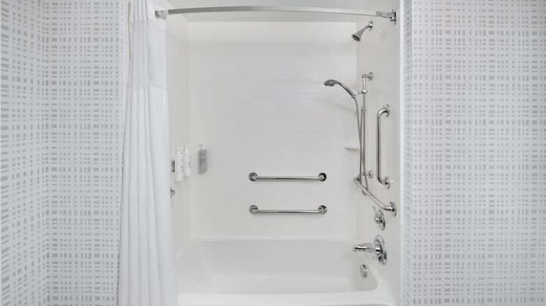 <b>Hampton Inn & Suites Syracuse North Arpt Room</b>. Images powered by <a href="https://iceportal.shijigroup.com/" title="IcePortal" target="_blank">IcePortal</a>.