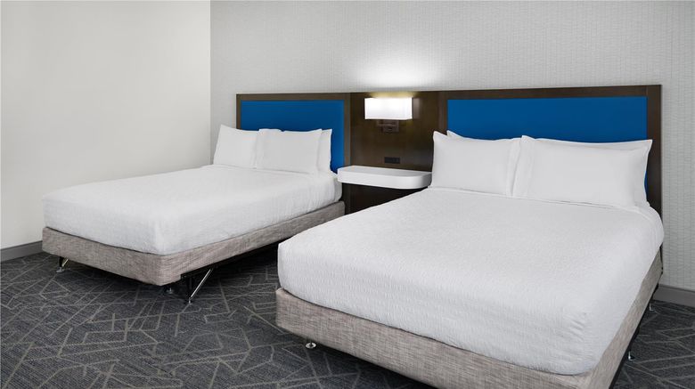 <b>Hampton Inn & Suites Syracuse North Arpt Room</b>. Images powered by <a href="https://iceportal.shijigroup.com/" title="IcePortal" target="_blank">IcePortal</a>.