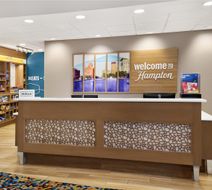 Hampton Inn & Suites Syracuse North Arpt Lobby