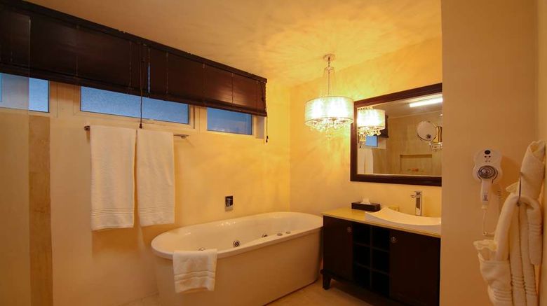 <b>Accra Beach Hotel Suite</b>. Images powered by <a href="https://iceportal.shijigroup.com/" title="IcePortal" target="_blank">IcePortal</a>.