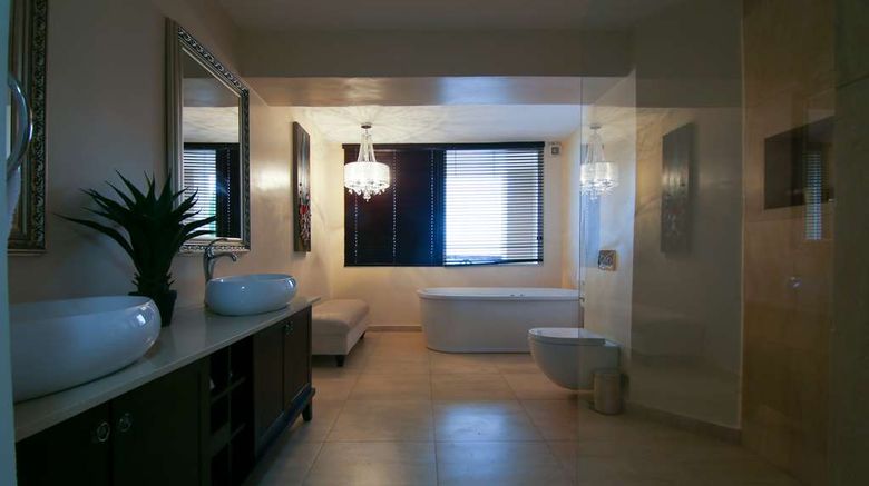 <b>Accra Beach Hotel Suite</b>. Images powered by <a href="https://iceportal.shijigroup.com/" title="IcePortal" target="_blank">IcePortal</a>.