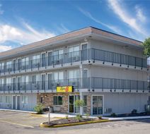 Super 8 by Wyndham Florence Exterior