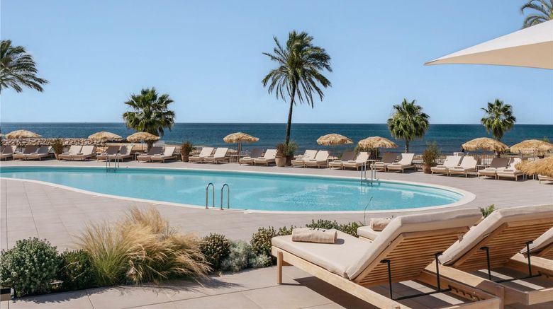 <b>ME Sitges Terramar Pool</b>. Images powered by <a href="https://iceportal.shijigroup.com/" title="IcePortal" target="_blank">IcePortal</a>.