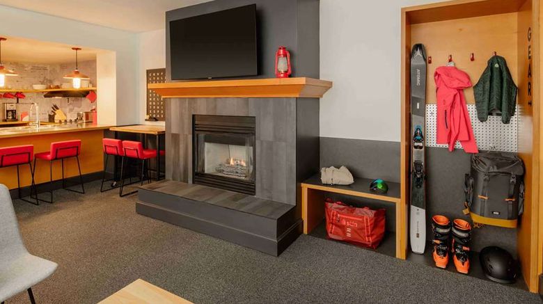 <b>Mountain Modern Suite</b>. Images powered by <a href="https://iceportal.shijigroup.com/" title="IcePortal" target="_blank">IcePortal</a>.