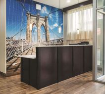 La Quinta Inn & Suites Brooklyn Central Lobby