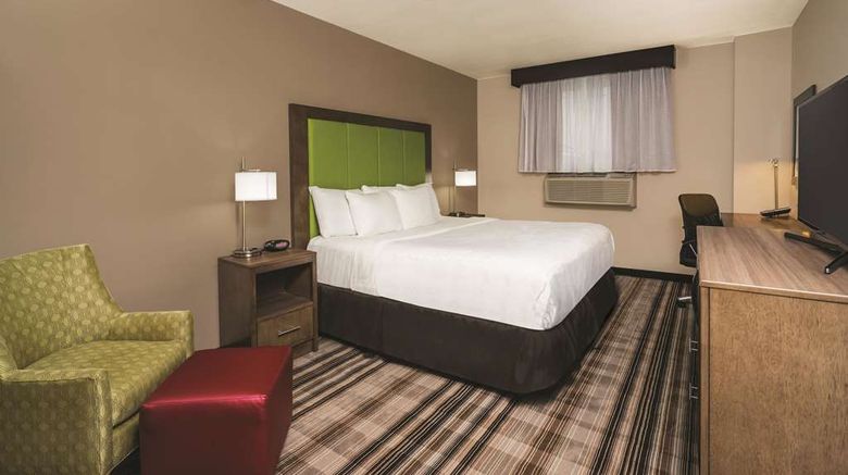 <b>La Quinta Inn & Suites Brooklyn Central Room</b>. Images powered by <a href="https://iceportal.shijigroup.com/" title="IcePortal" target="_blank">IcePortal</a>.