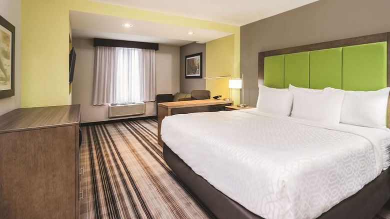 <b>La Quinta Inn & Suites Brooklyn Central Room</b>. Images powered by <a href="https://iceportal.shijigroup.com/" title="IcePortal" target="_blank">IcePortal</a>.