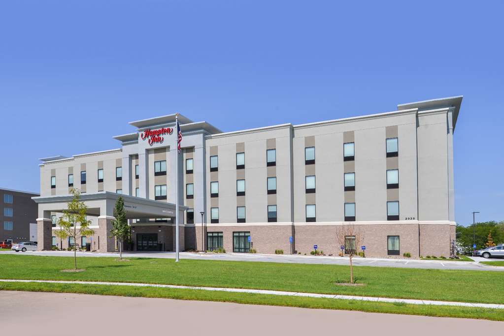 Hampton Inn by Hilton Omaha Airport- Tourist Class Carter Lake, IA