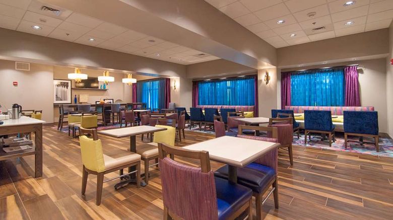 <b>Hampton Inn Norwich Restaurant</b>. Images powered by <a href="https://iceportal.shijigroup.com/" title="IcePortal" target="_blank">IcePortal</a>.