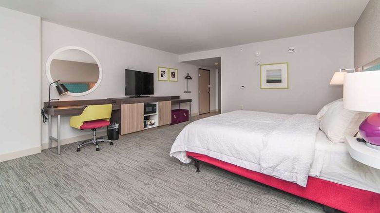 <b>Hampton Inn Norwich Room</b>. Images powered by <a href="https://iceportal.shijigroup.com/" title="IcePortal" target="_blank">IcePortal</a>.