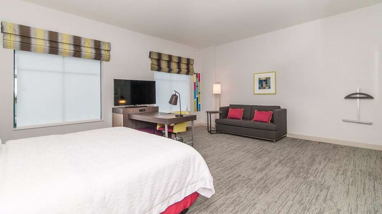 <b>Hampton Inn Norwich Room</b>. Images powered by <a href="https://iceportal.shijigroup.com/" title="IcePortal" target="_blank">IcePortal</a>.