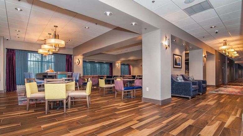 <b>Hampton Inn Norwich Lobby</b>. Images powered by <a href="https://iceportal.shijigroup.com/" title="IcePortal" target="_blank">IcePortal</a>.