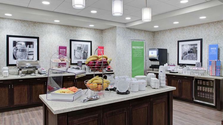 Hampton Inn & Suites Manchester Restaurant