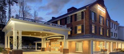 Hampton Inn & Suites Manchester Exterior