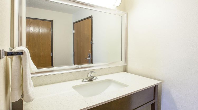 Baymont Inn & Conference Center Room