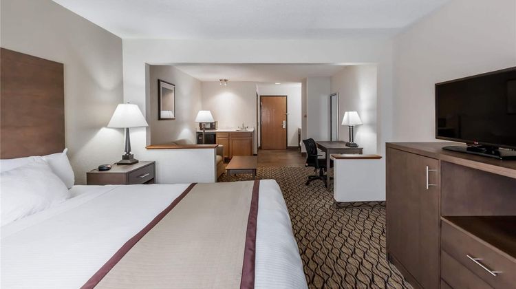 Baymont Inn & Conference Center Suite