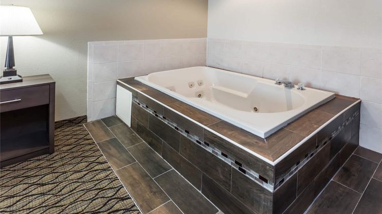 Baymont Inn & Conference Center Suite